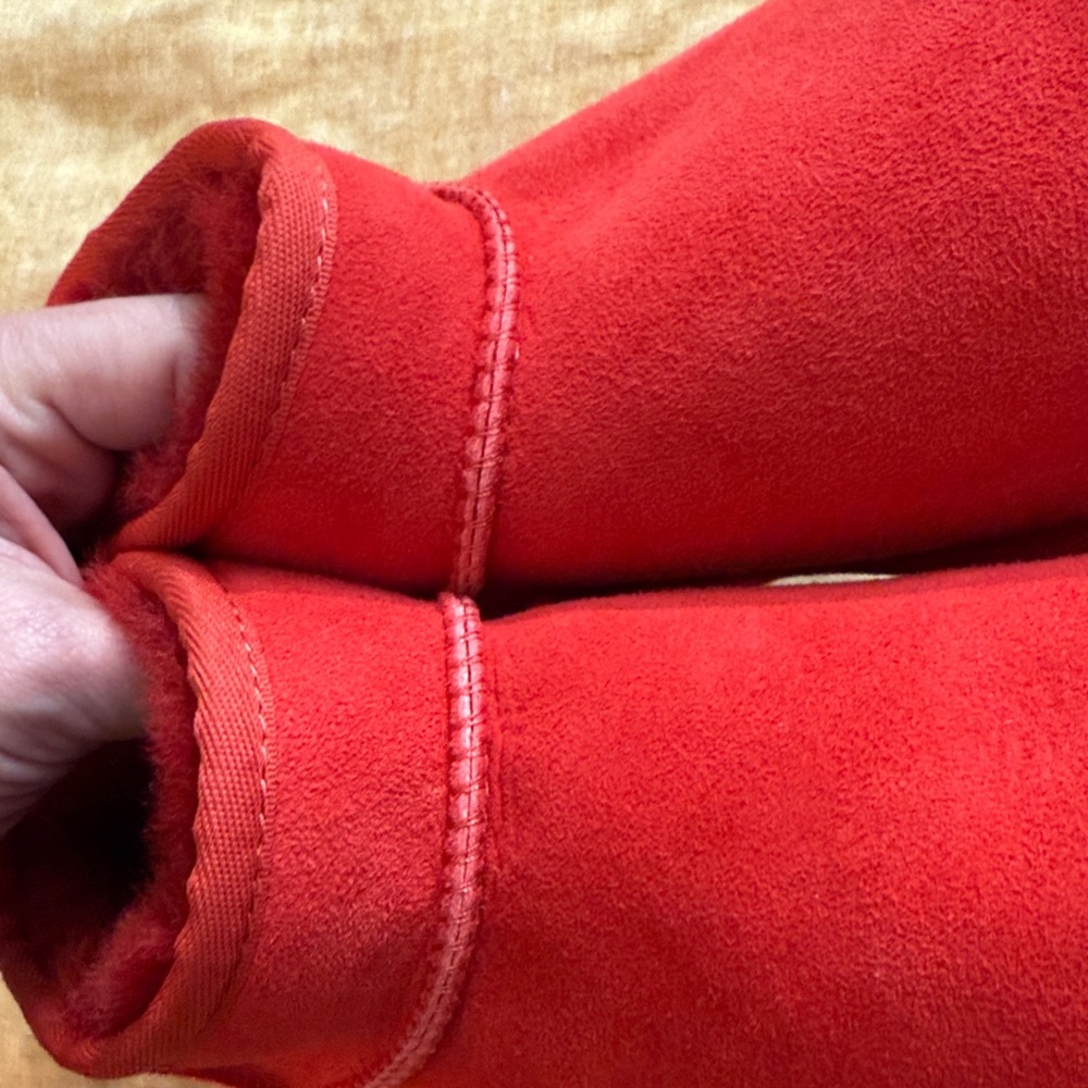 UGG Ultra mini in Ribbon Red new without tags - Picture 17 of 17